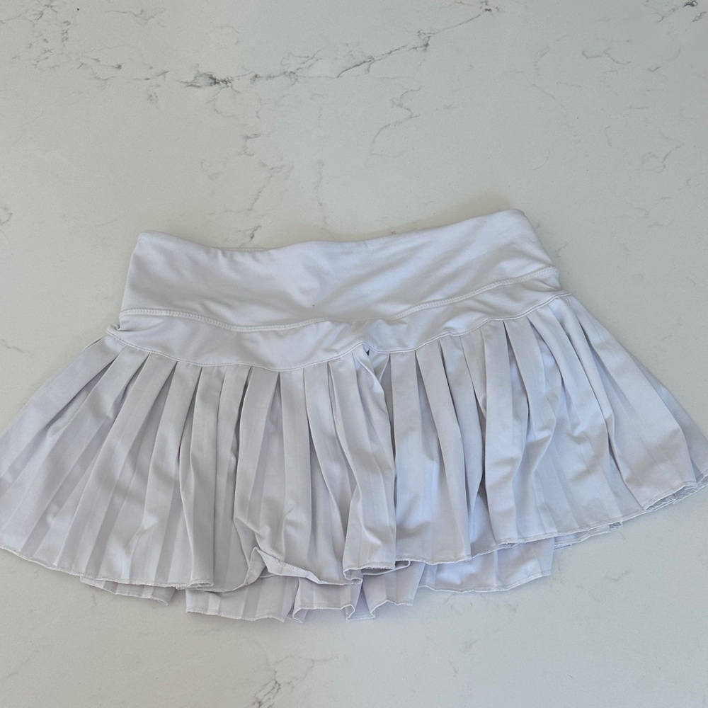 Gold hinge skirt white